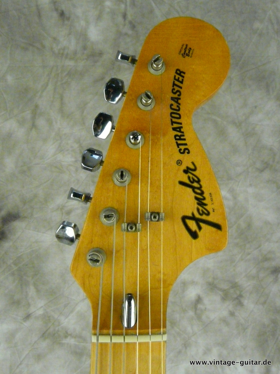 FENDER Stratocaster