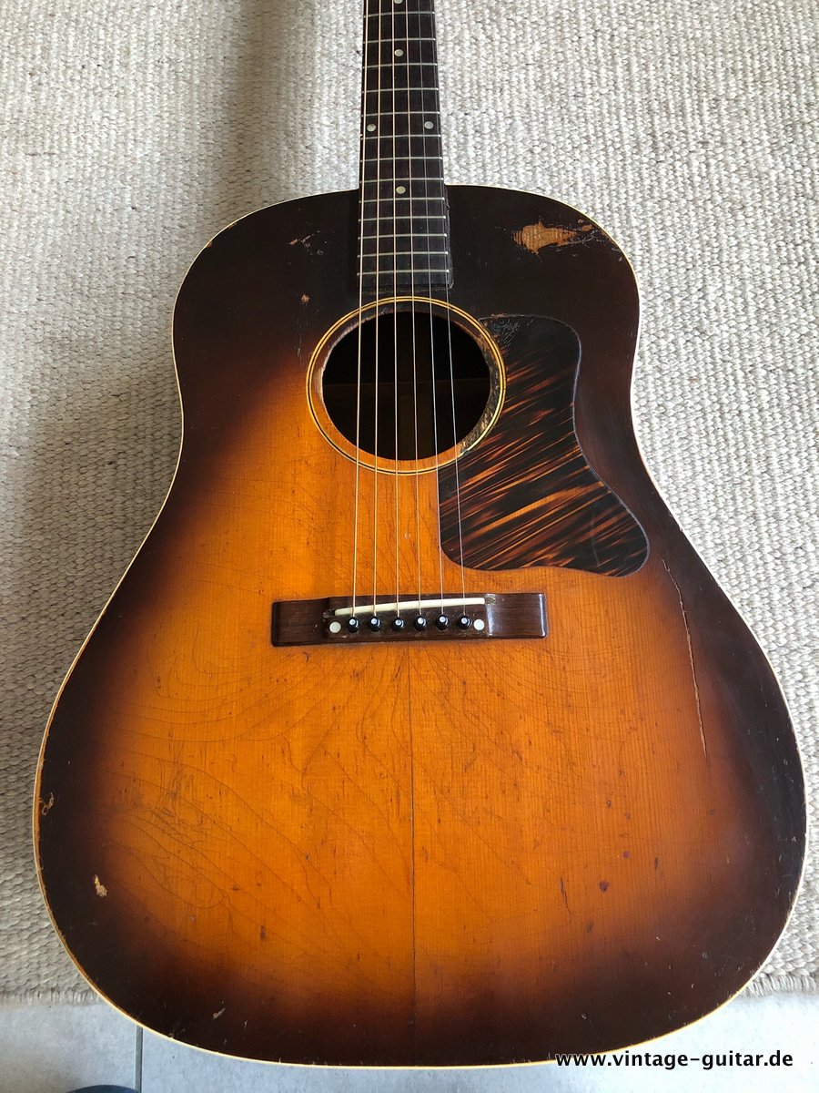 Gibson-J-35-1942-002.jpg