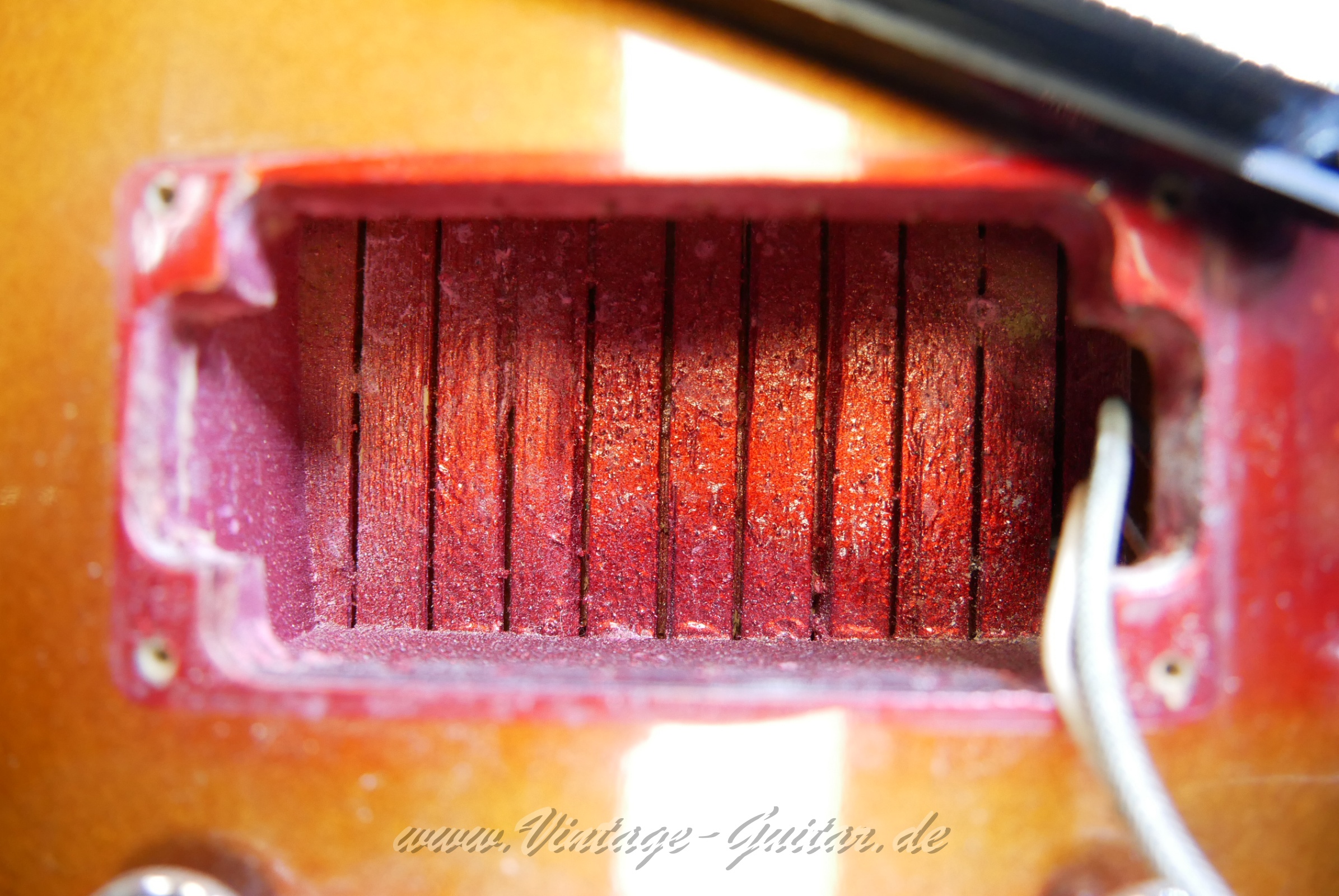 img/vintage/4323/Gibson_ES_335_sparkling_burgundy_1968-021004.JPG