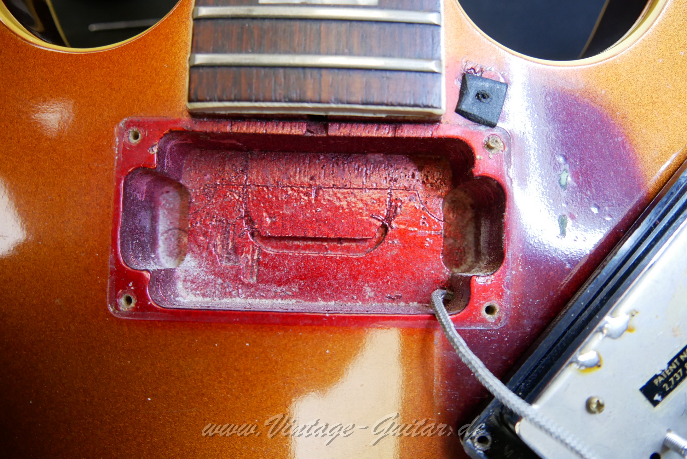 img/vintage/4323/Gibson_ES_335_sparkling_burgundy_1968-021005.JPG