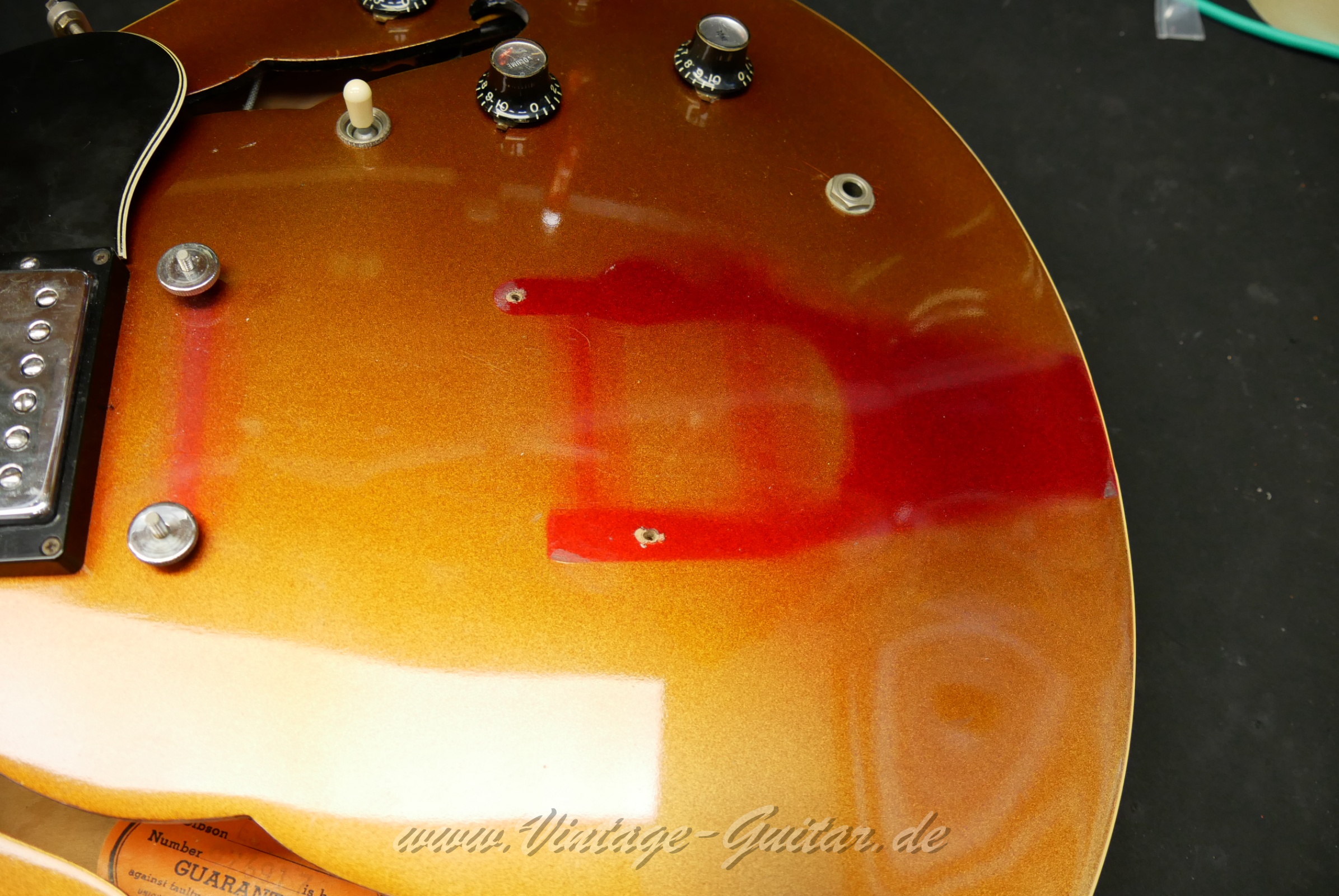 img/vintage/4323/Gibson_ES_335_sparkling_burgundy_1968-021007.JPG