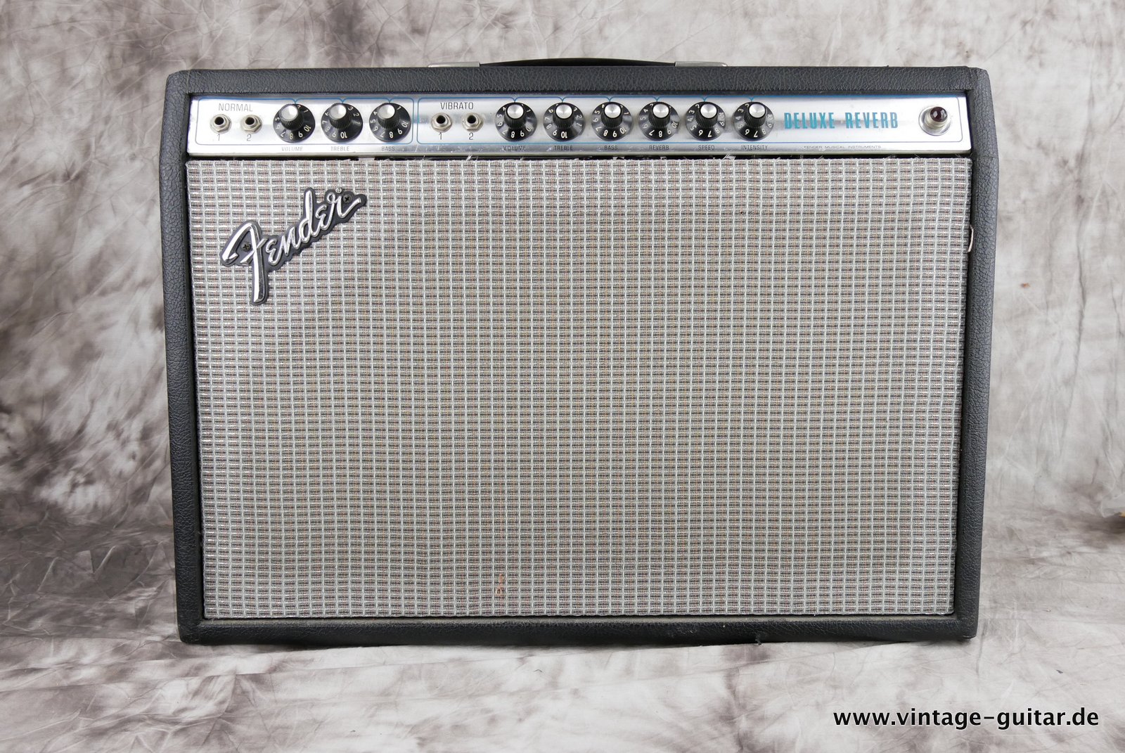 Fender-Deluxe-Reverb-1977-silverface-001.JPG