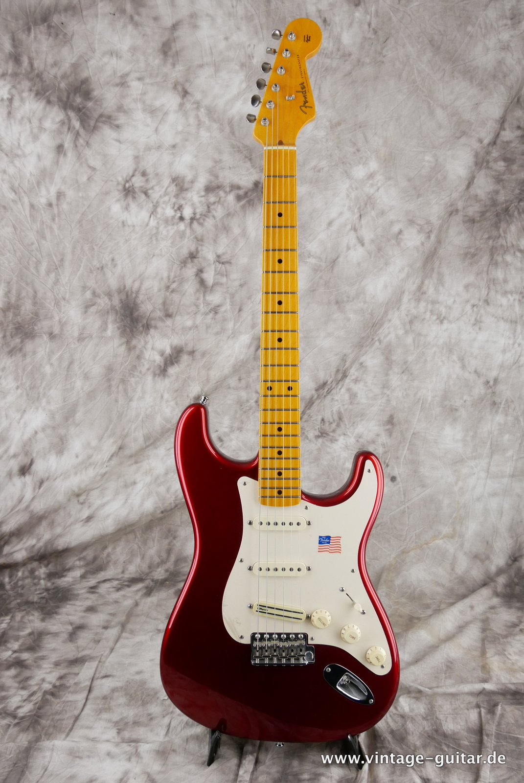 Fender_Stratocaster_Vintage_Hot_Rod_candy_apple_red_USA_2010-001.JPG