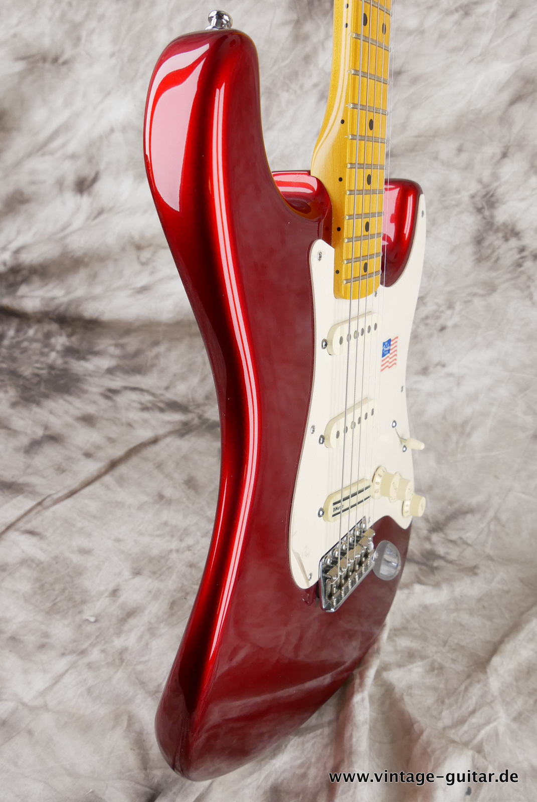 Fender_Stratocaster_Vintage_Hot_Rod_candy_apple_red_USA_2010-005.JPG
