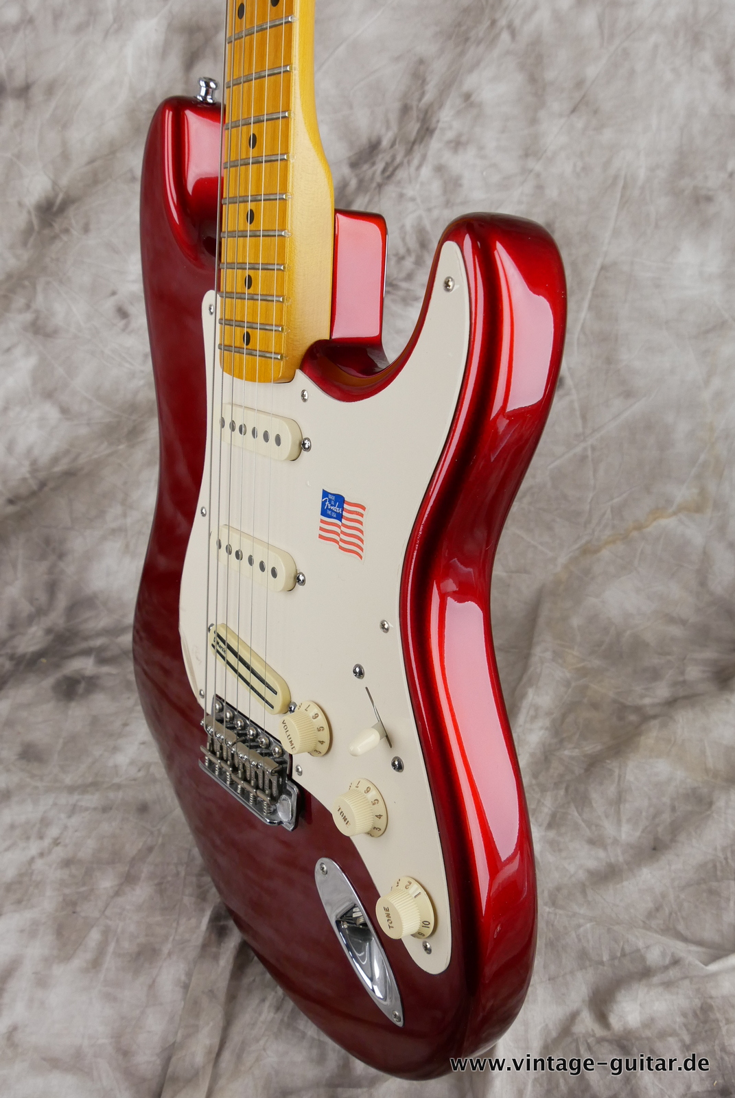 Fender_Stratocaster_Vintage_Hot_Rod_candy_apple_red_USA_2010-006.JPG