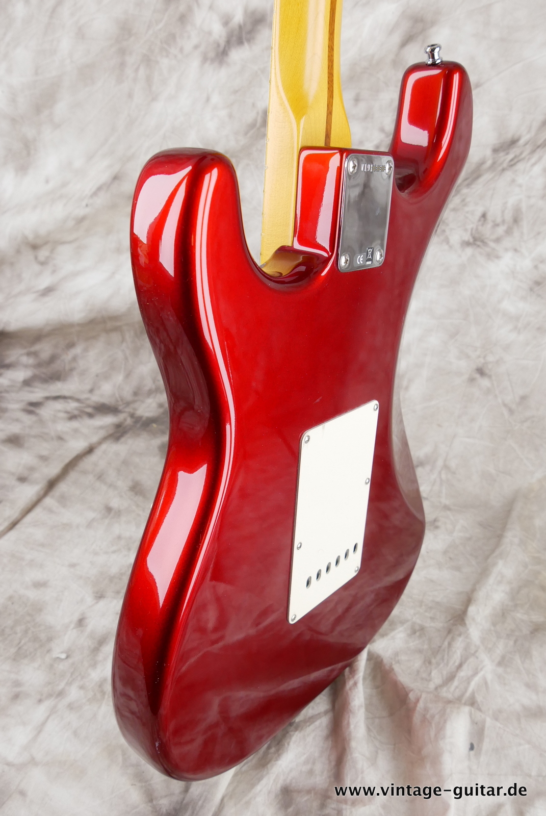 Fender_Stratocaster_Vintage_Hot_Rod_candy_apple_red_USA_2010-007.JPG