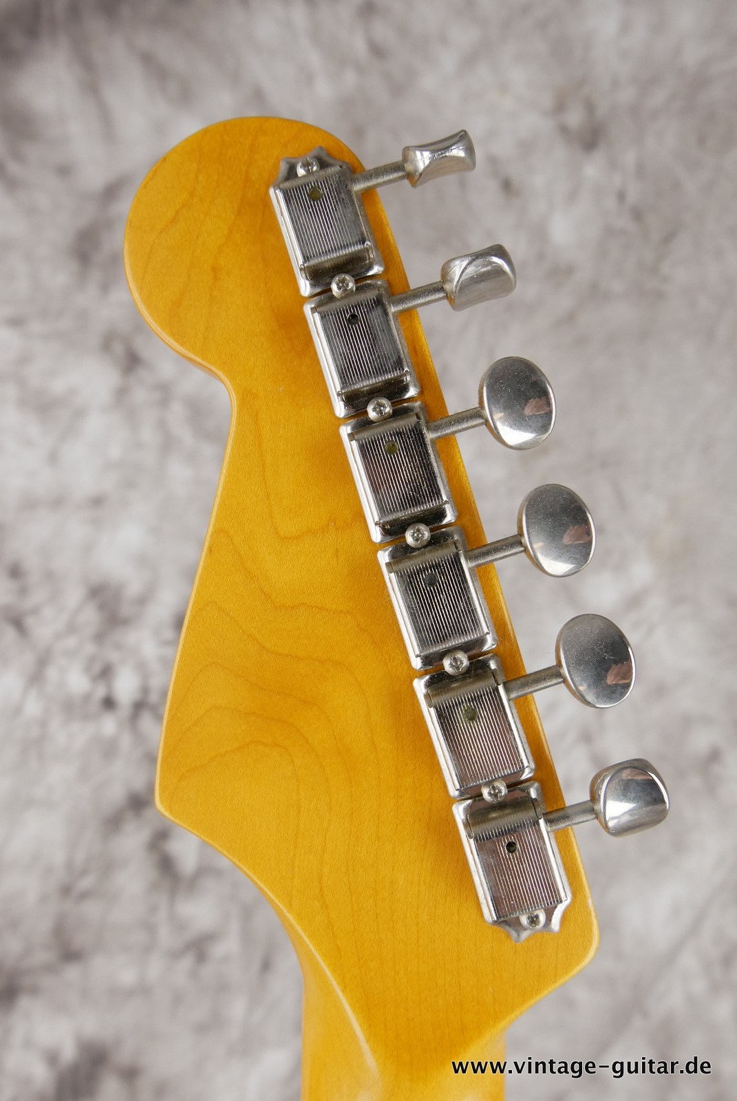 Fender_Stratocaster_Vintage_Hot_Rod_candy_apple_red_USA_2010-010.JPG