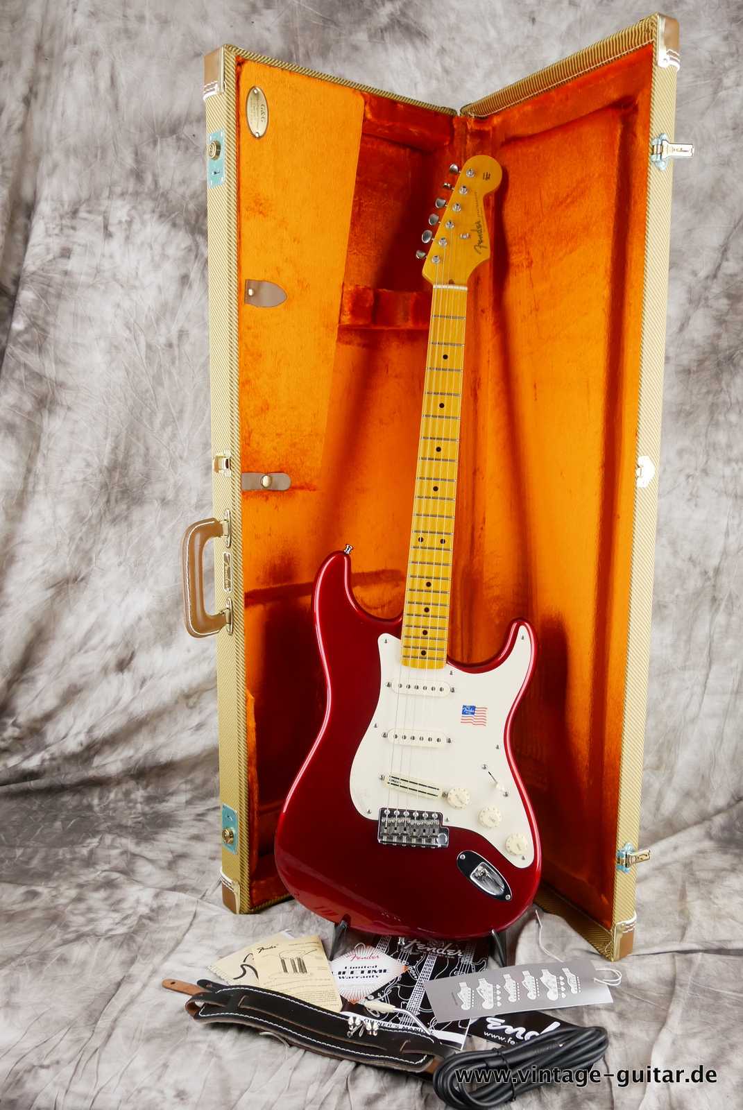 Fender_Stratocaster_Vintage_Hot_Rod_candy_apple_red_USA_2010-014.JPG