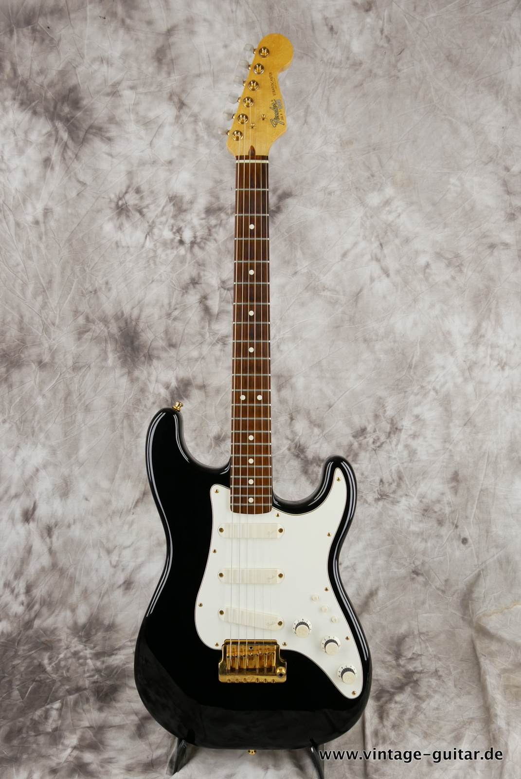 Fender_Stratocaster_elite_USA_black_1983-001.JPG