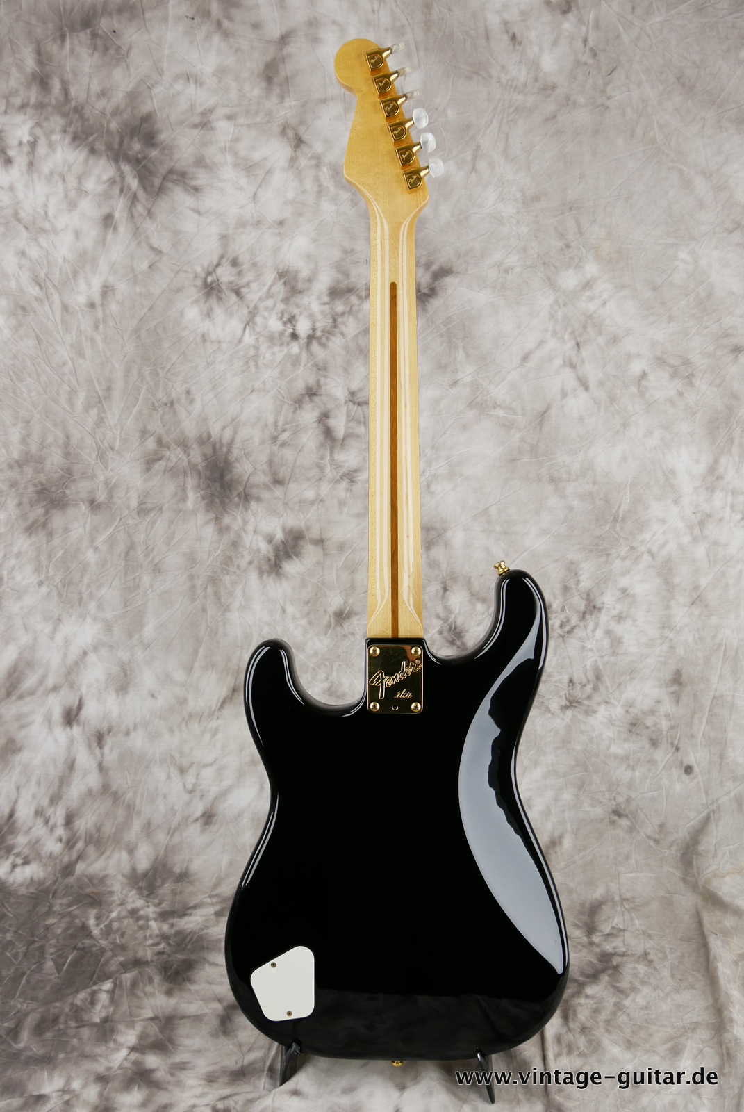 Fender_Stratocaster_elite_USA_black_1983-002.JPG