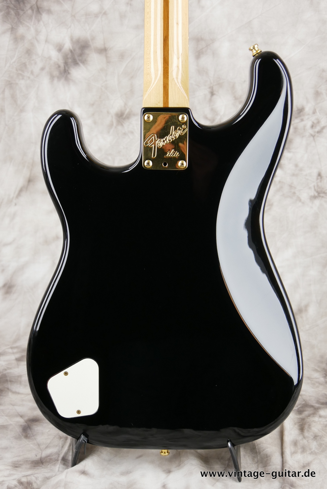 Fender_Stratocaster_elite_USA_black_1983-004.JPG