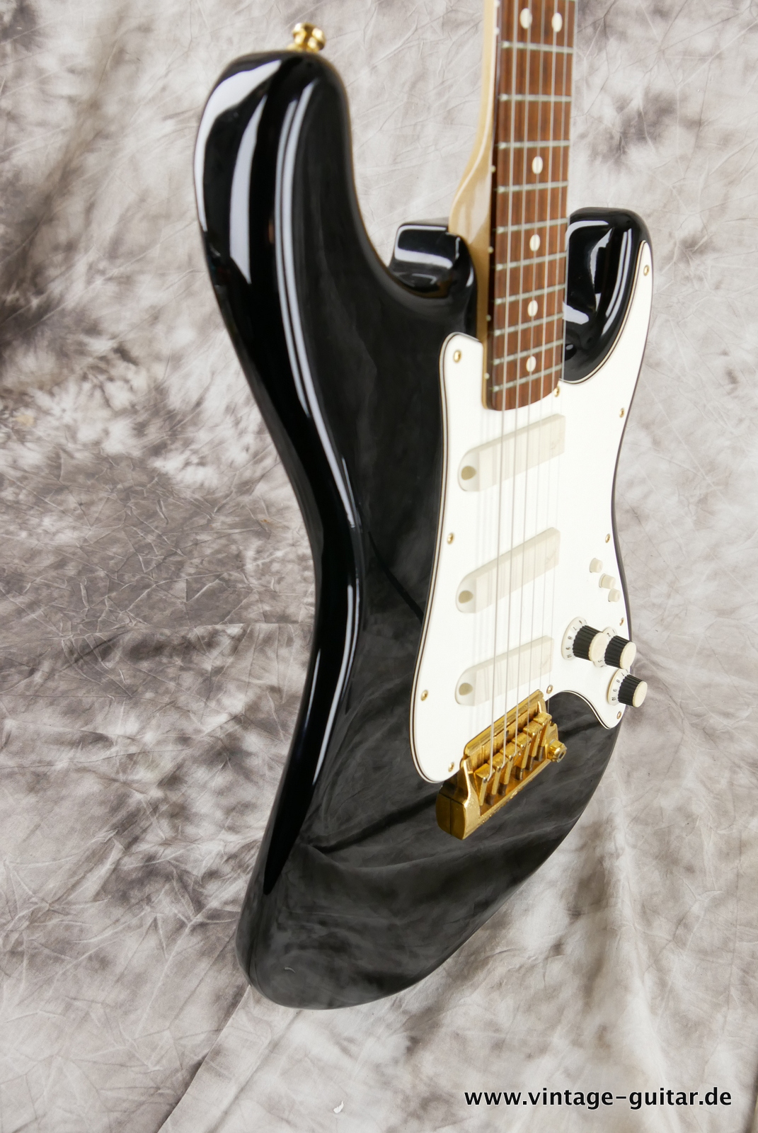 Fender_Stratocaster_elite_USA_black_1983-005.JPG