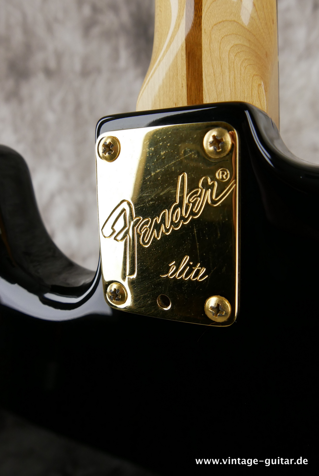 Fender_Stratocaster_elite_USA_black_1983-013.JPG