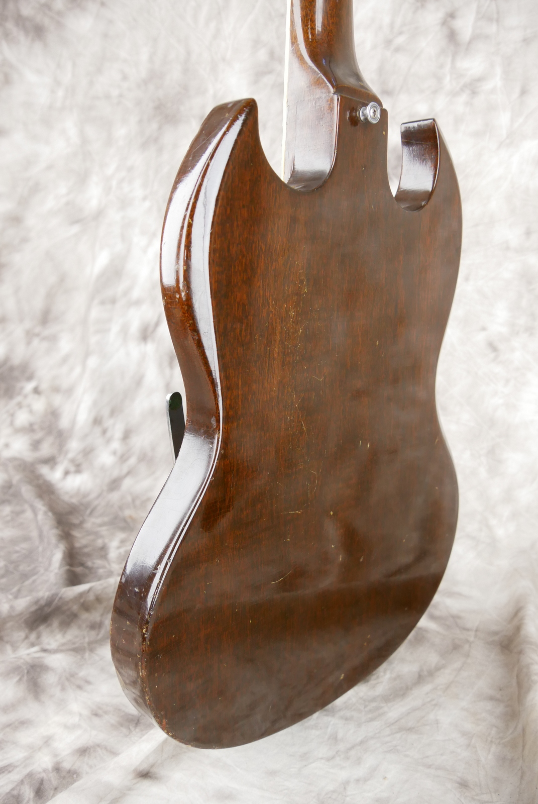 img/vintage/5359/Gibson_SG_Deluxe_bigsby_1971_1972_walnut_cts-pots_1966-011.JPG