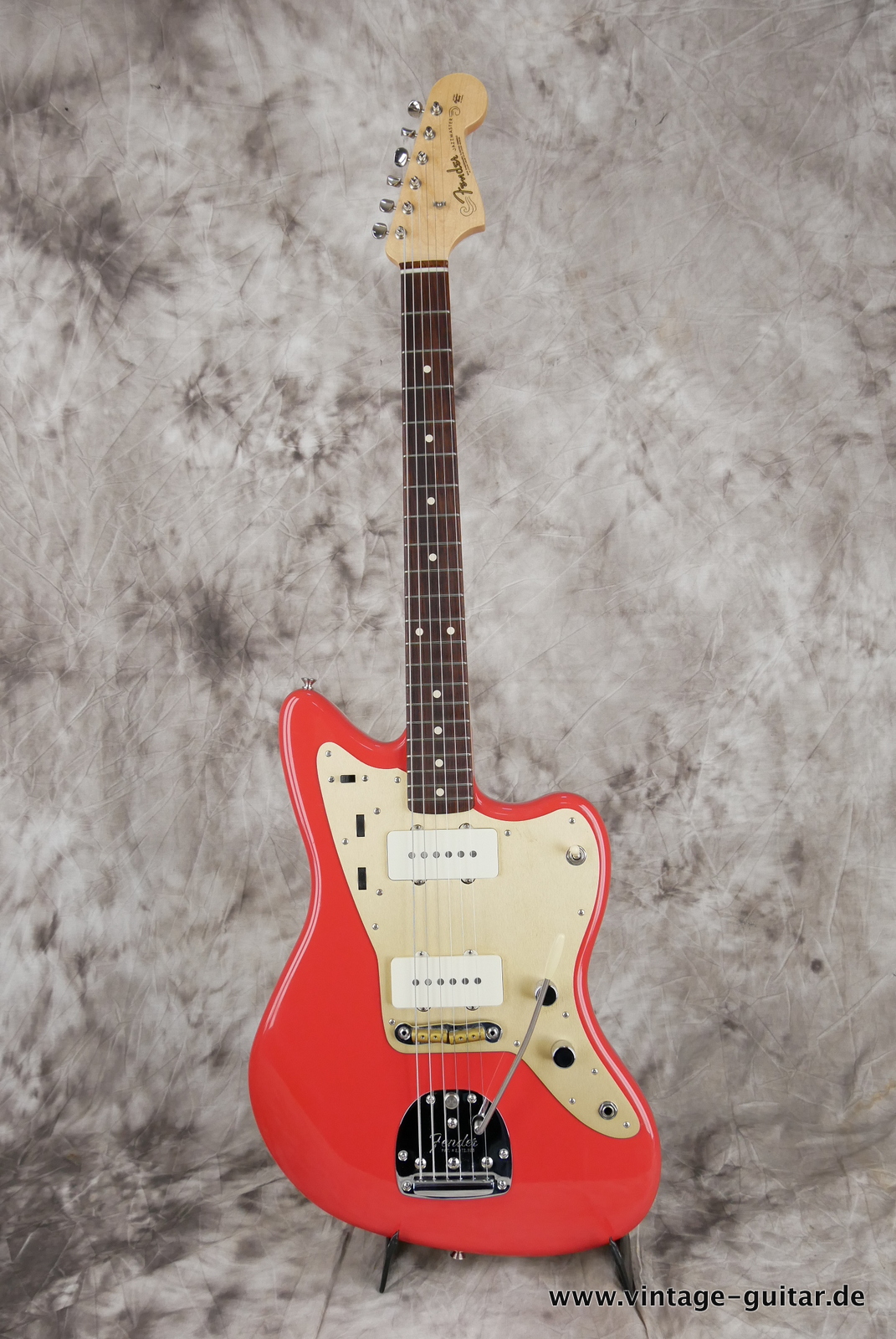 Fender-62-Jazzmaster-Custom-Shop-2020-fiesta-red-alu-guard-001.JPG