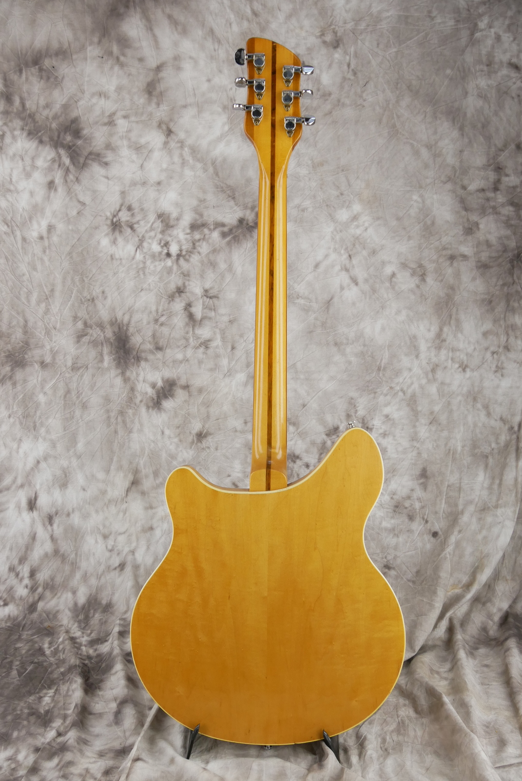 Rickenbacker_360_maple_glo_1973-003.JPG