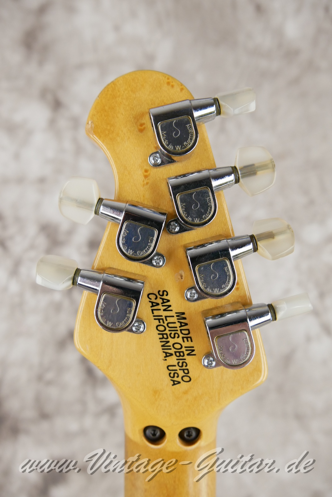 img/vintage/5685/MusicMan-Earnie-Ball-Van-Halen-Signature-1991-gold-translucent-004.jpg