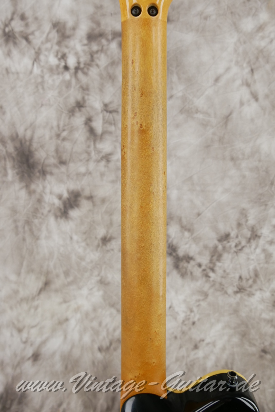 img/vintage/5685/MusicMan-Earnie-Ball-Van-Halen-Signature-1991-gold-translucent-006.jpg