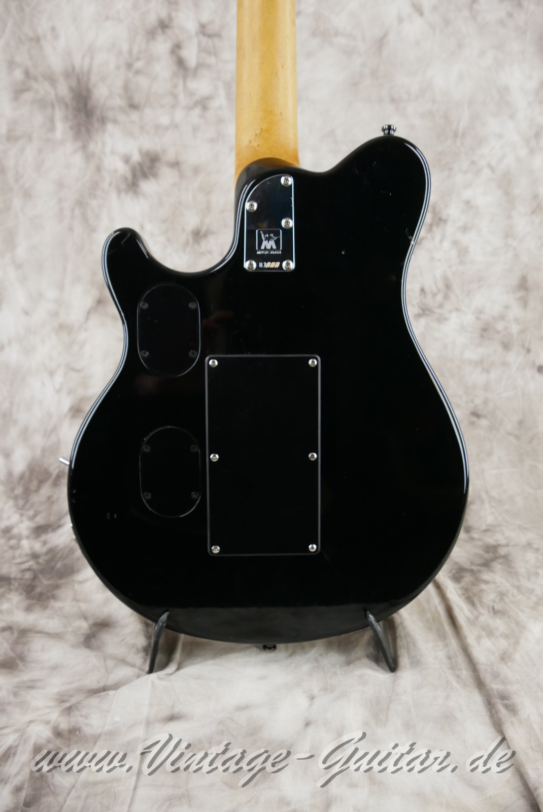 img/vintage/5685/MusicMan-Earnie-Ball-Van-Halen-Signature-1991-gold-translucent-008.jpg
