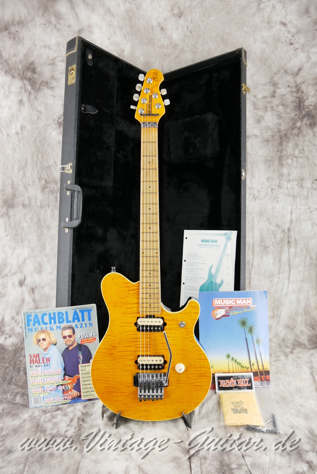 img/vintage/5685/MusicMan-Earnie-Ball-Van-Halen-Signature-1991-gold-translucent-013.jpg