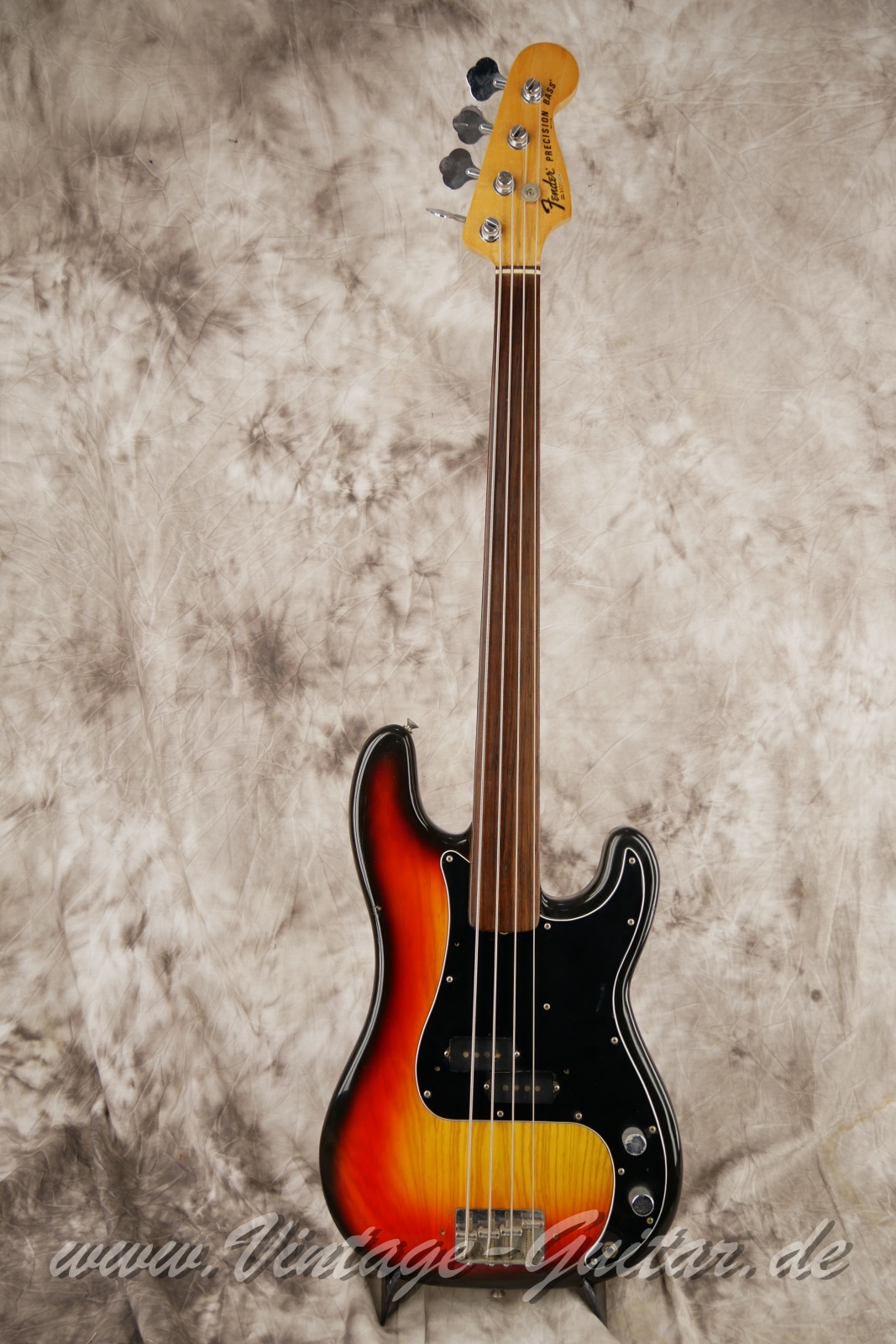 Fender_Precision_Bass_fretless_sunburst_USA_1979-001.JPG