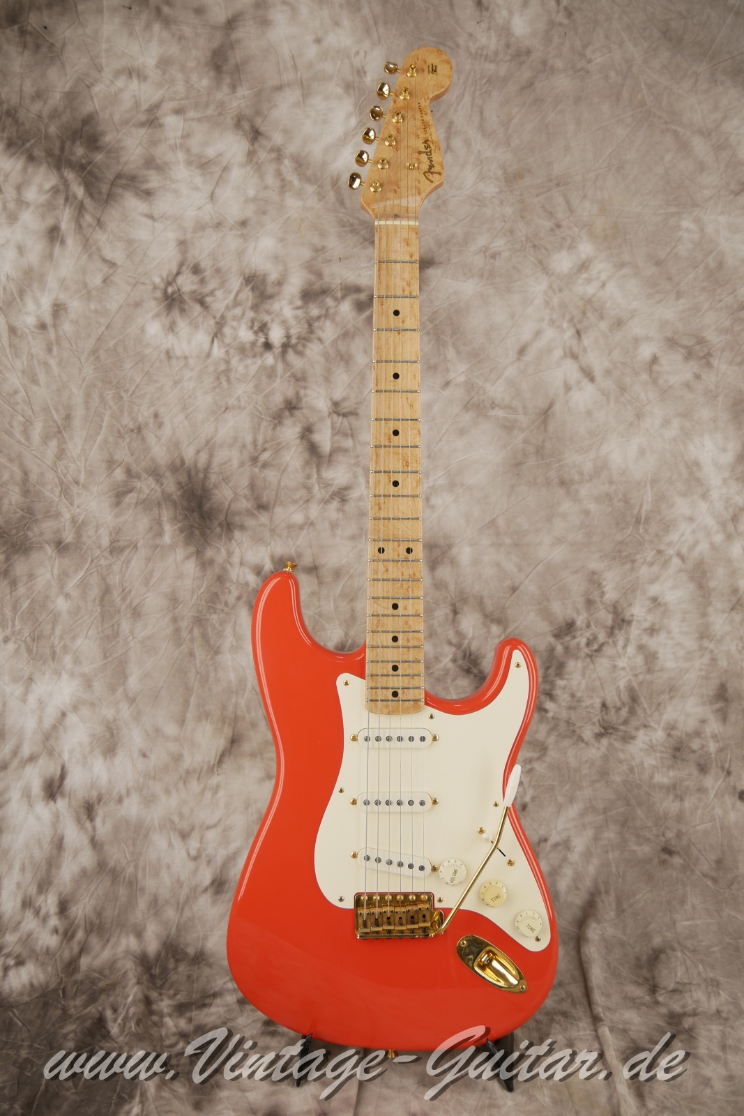 Fender-Stratocaster-Custom-Shop-1958-Reissue-fiesta-red-001.JPG