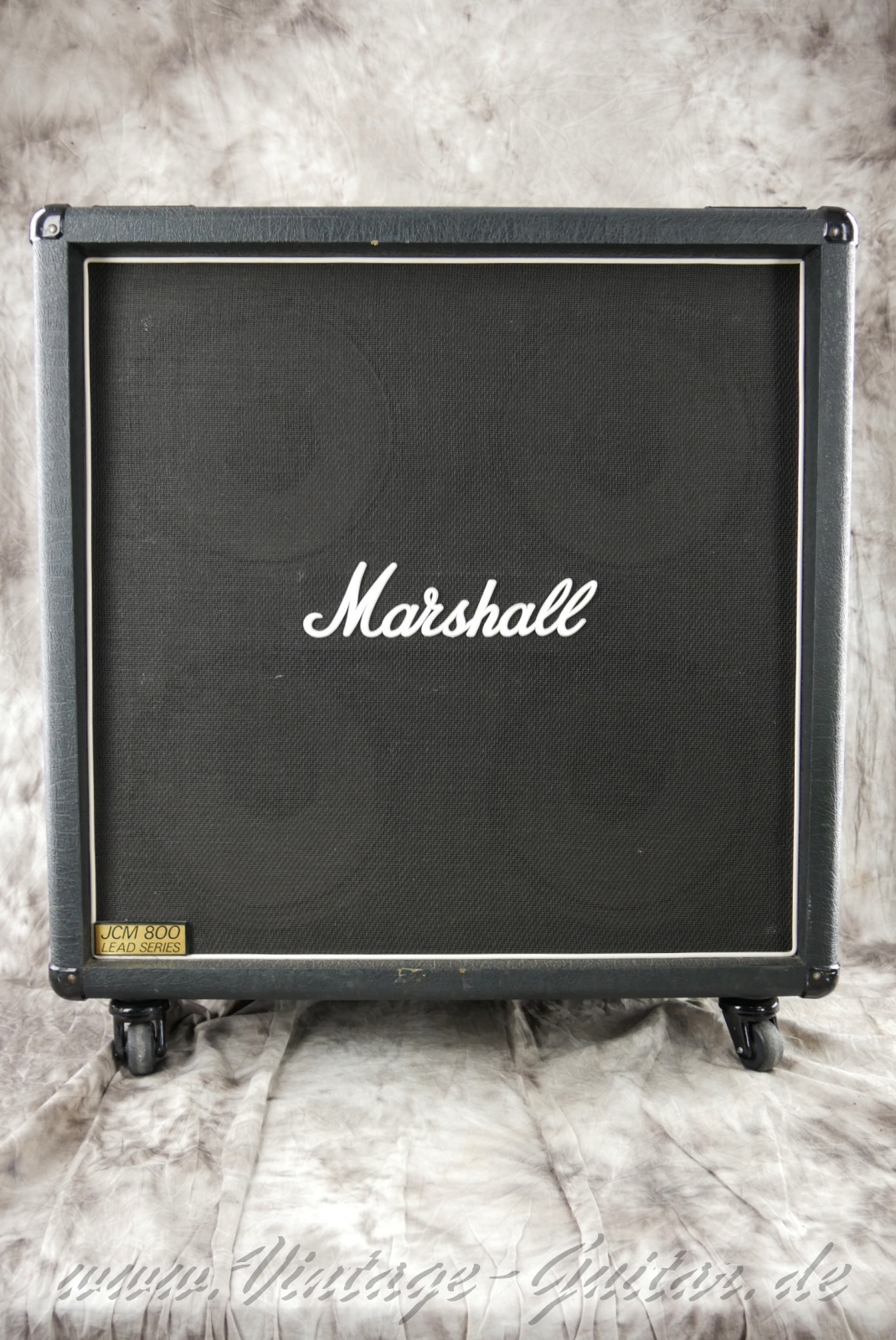 marshall_1960B_lead_4x12_cabinet_1982_UK-01.jpg