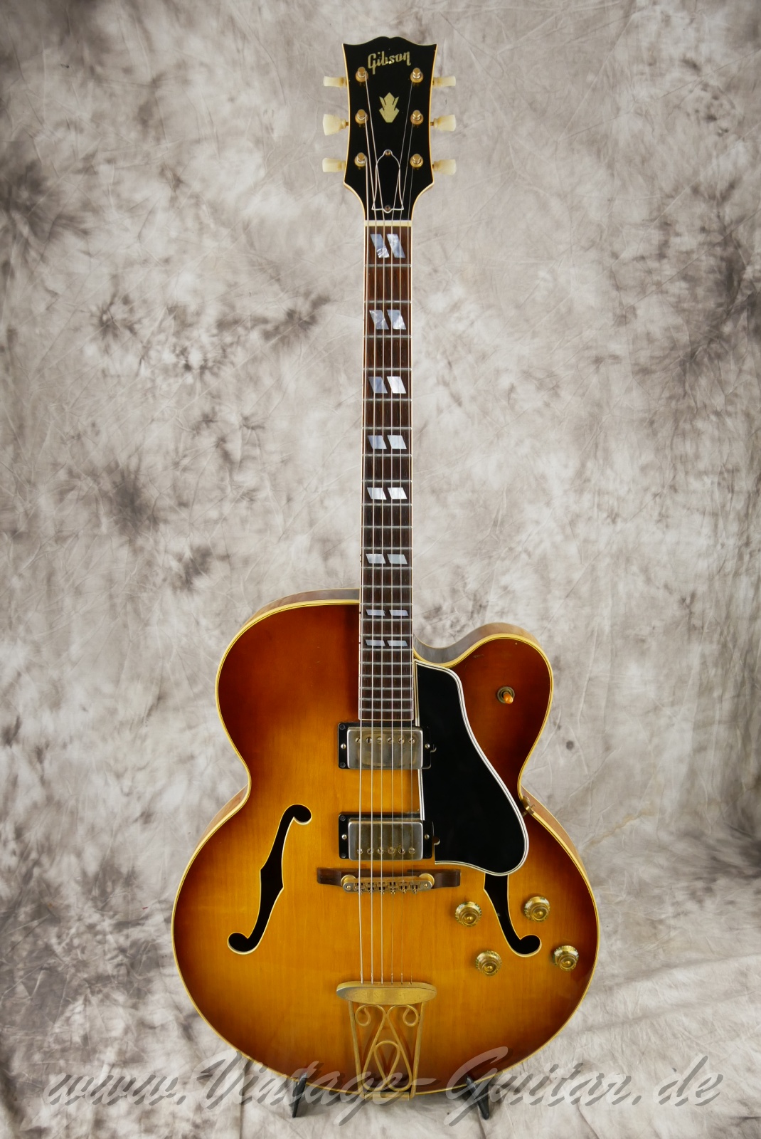 Gibson-ES-350T-1957-sunburst-01.jpg