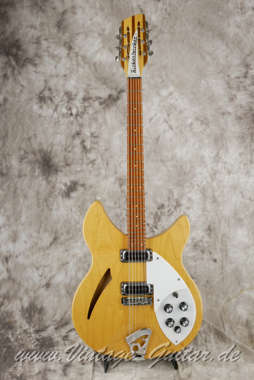 Rickenbacker_330_12string_mapleglo_USA_1977-001.JPG