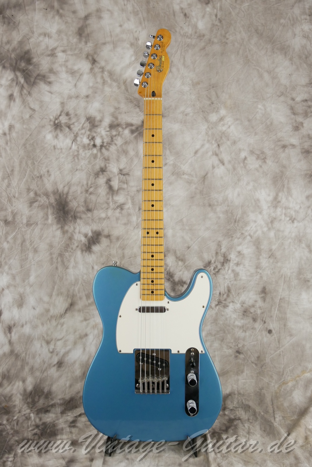 Fender-Telecaster-MIM-1995c.-lake-placid-blue-01.jpg