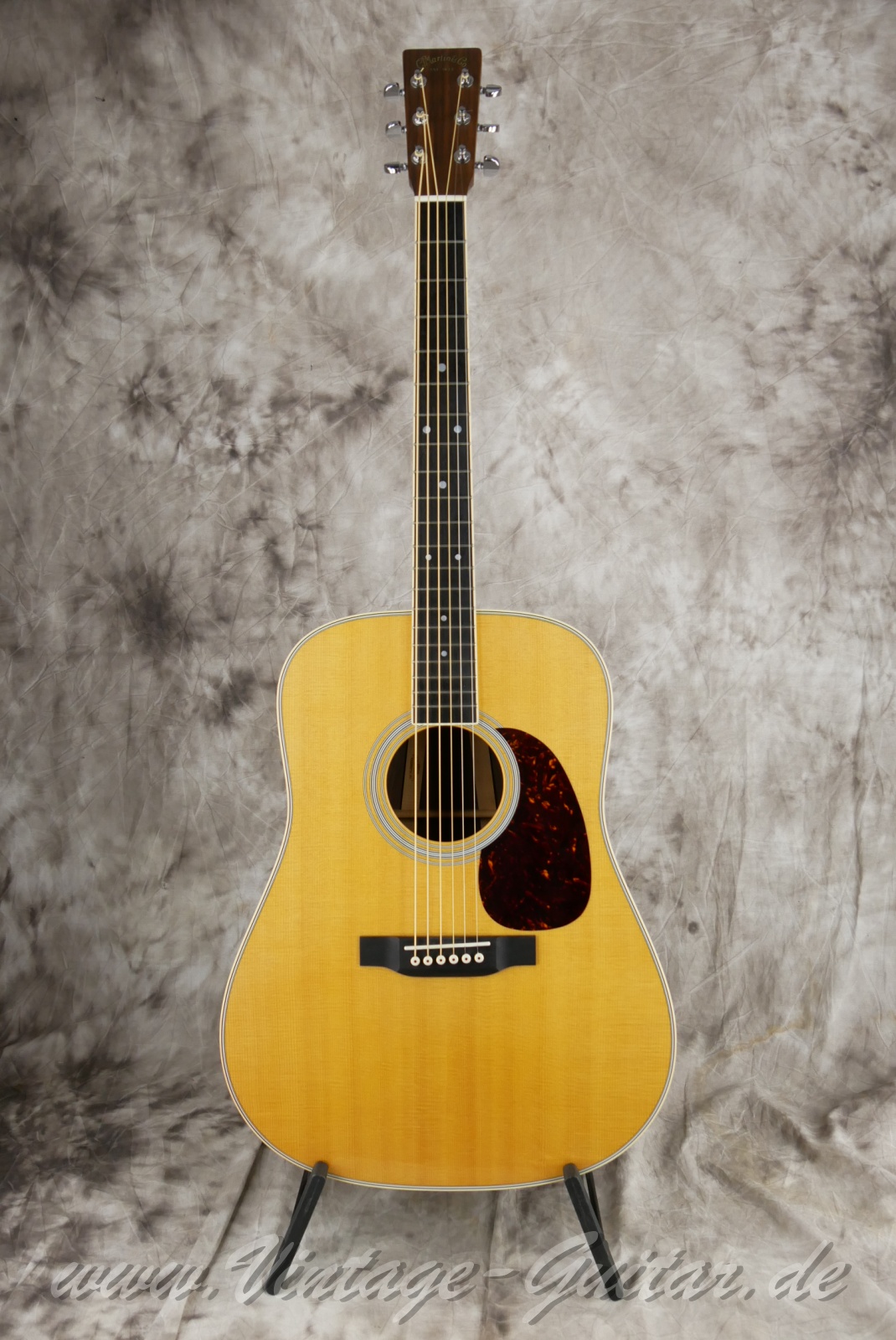 Martin-D-35-Made-in-USA-2019-natural-01.jpg