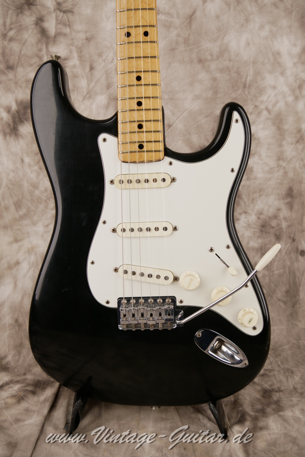 Fender-Stratocaster-1973-black-003.jpg