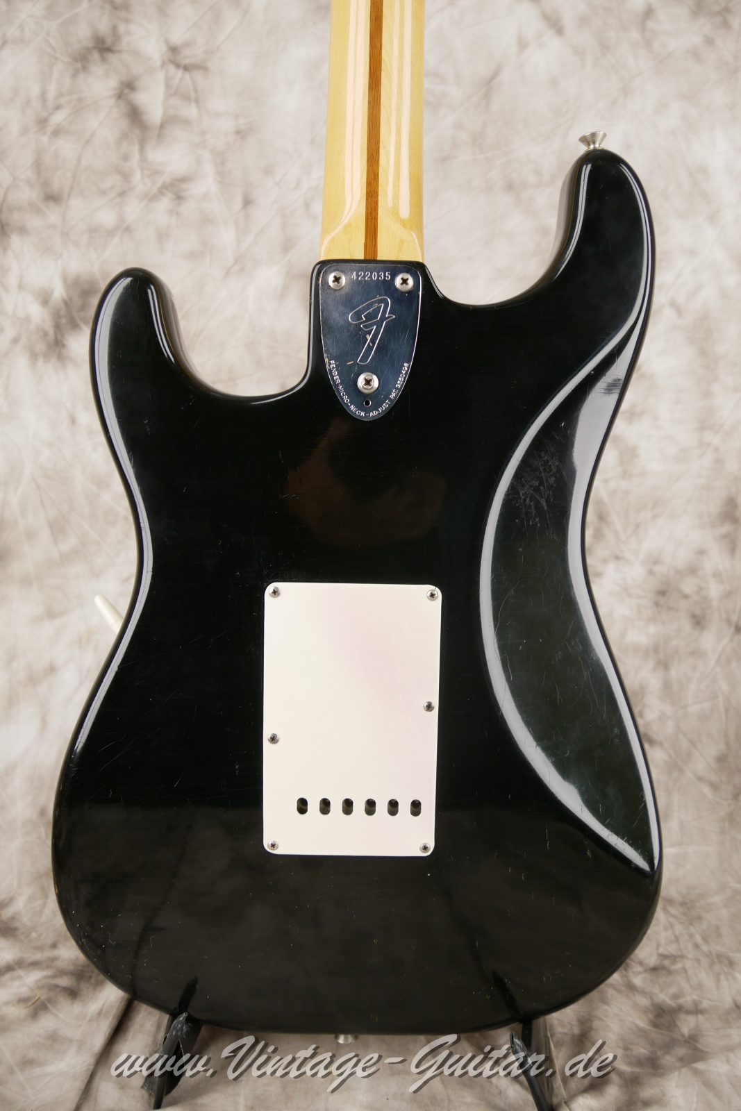 Fender-Stratocaster-1973-black-004.jpg