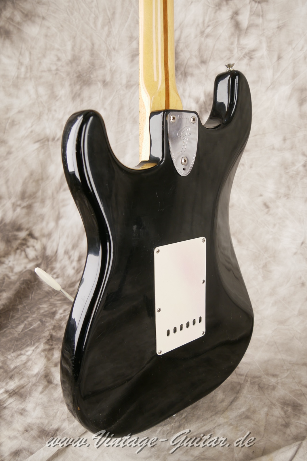 Fender-Stratocaster-1973-black-012.jpg