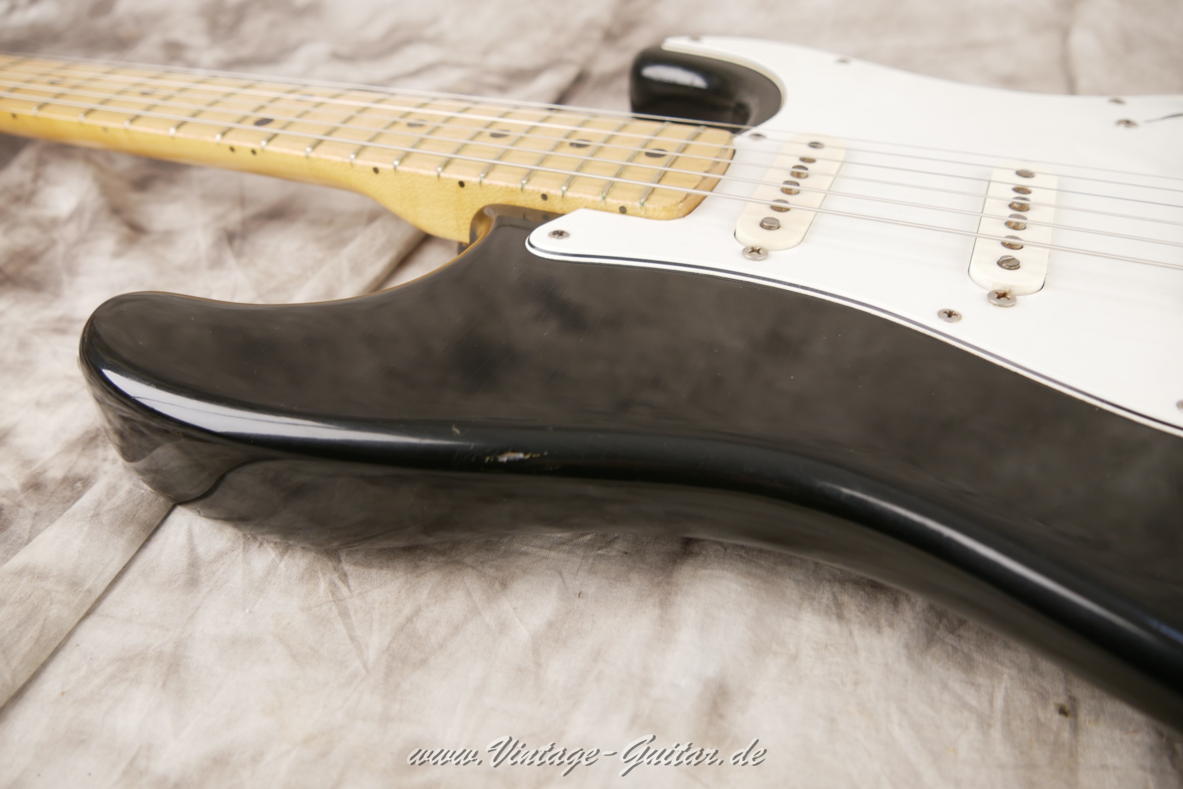 Fender-Stratocaster-1973-black-019.jpg