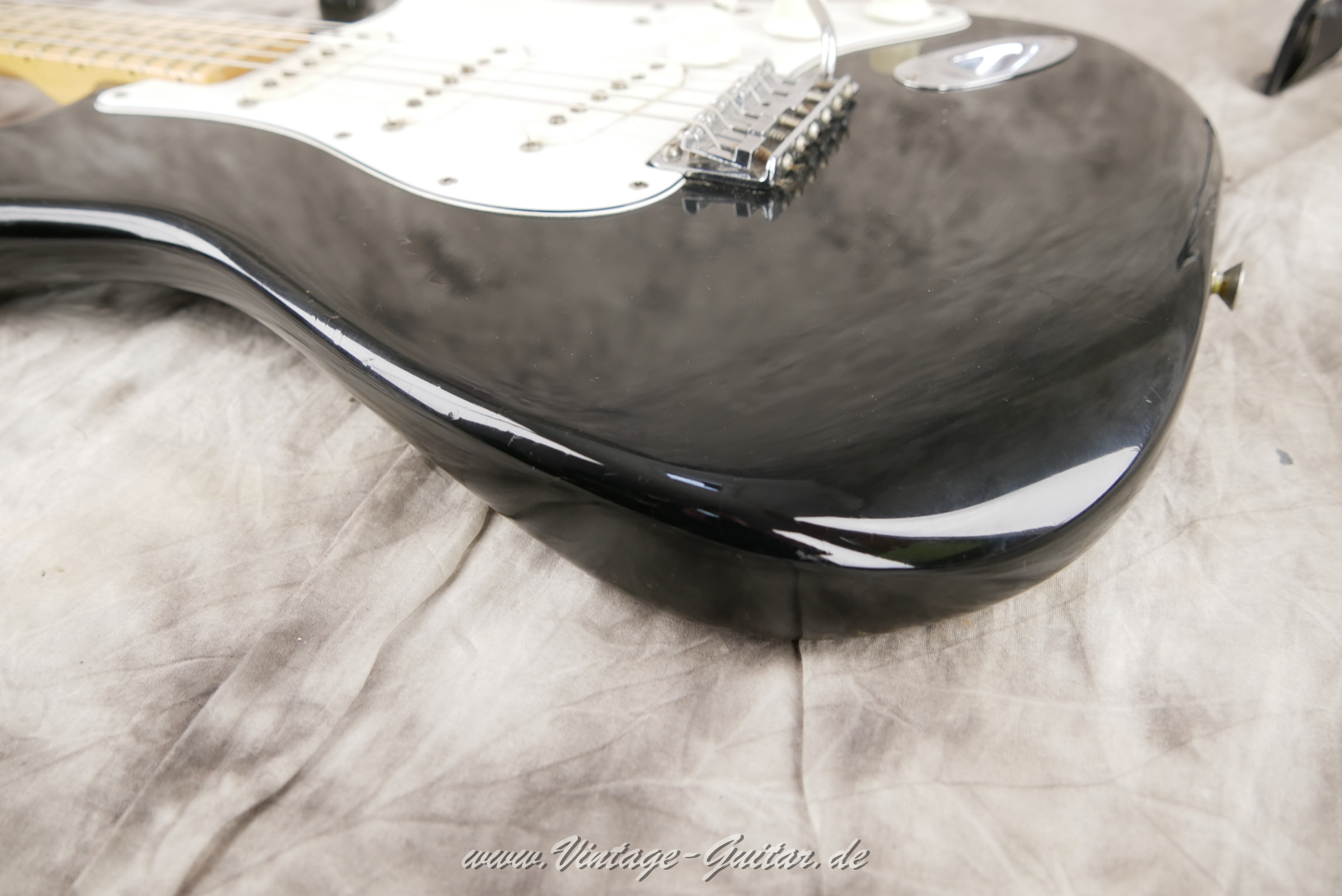 Fender-Stratocaster-1973-black-020.jpg