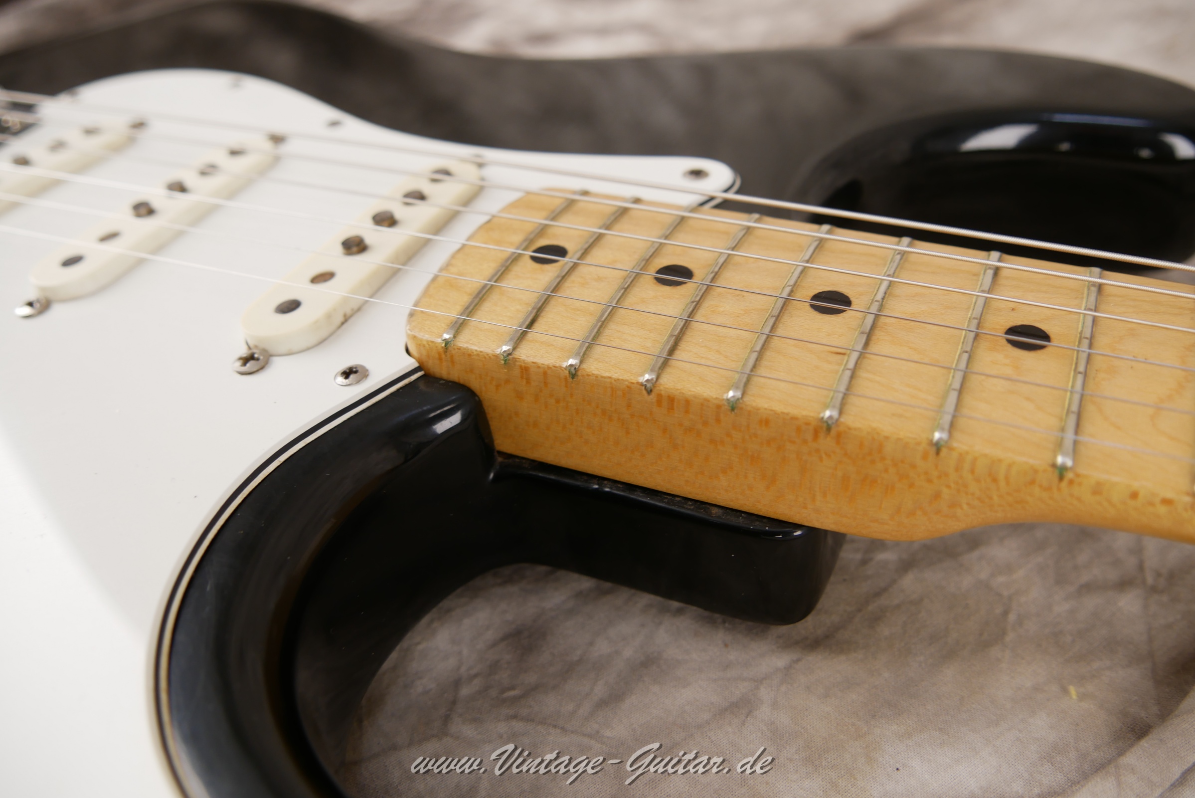 Fender-Stratocaster-1973-black-024.jpg