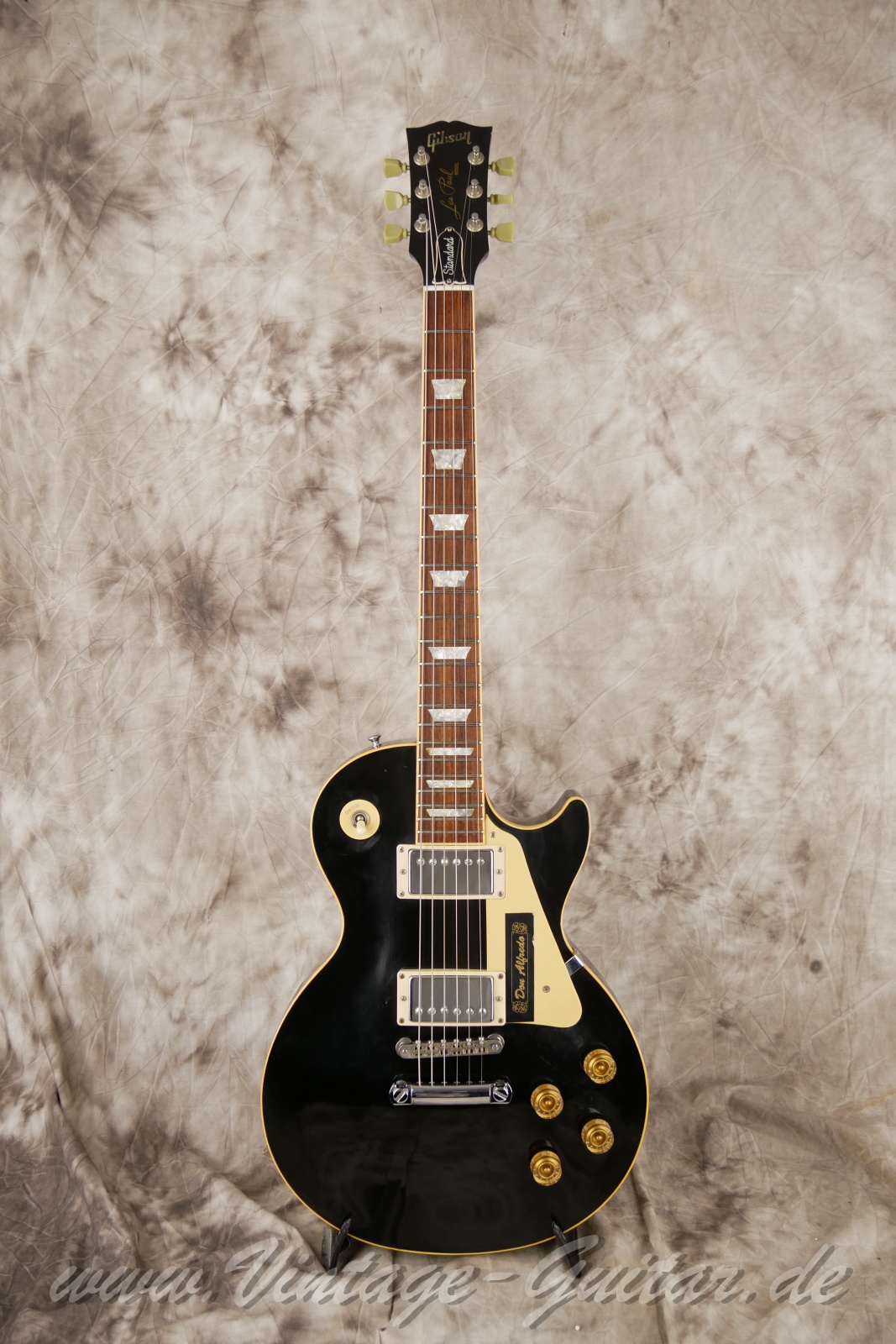 Gibson-Les-Paul-Standard-1994-black-01.jpg