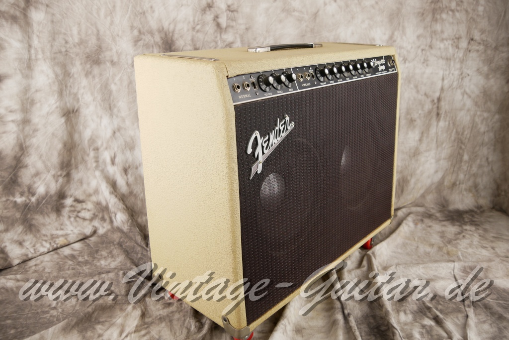 img/vintage/6028/Fender_Bandmaster_Reverb_silverface_110V_1971_rebuilt_2x10_combo_blonde-003.jpg