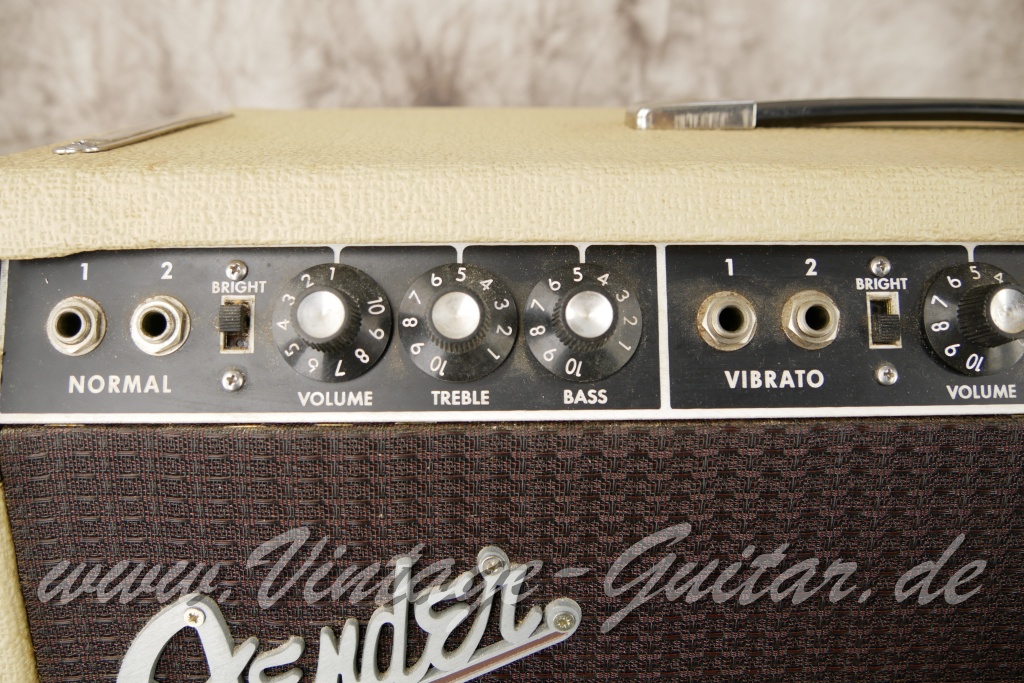 img/vintage/6028/Fender_Bandmaster_Reverb_silverface_110V_1971_rebuilt_2x10_combo_blonde-005.jpg