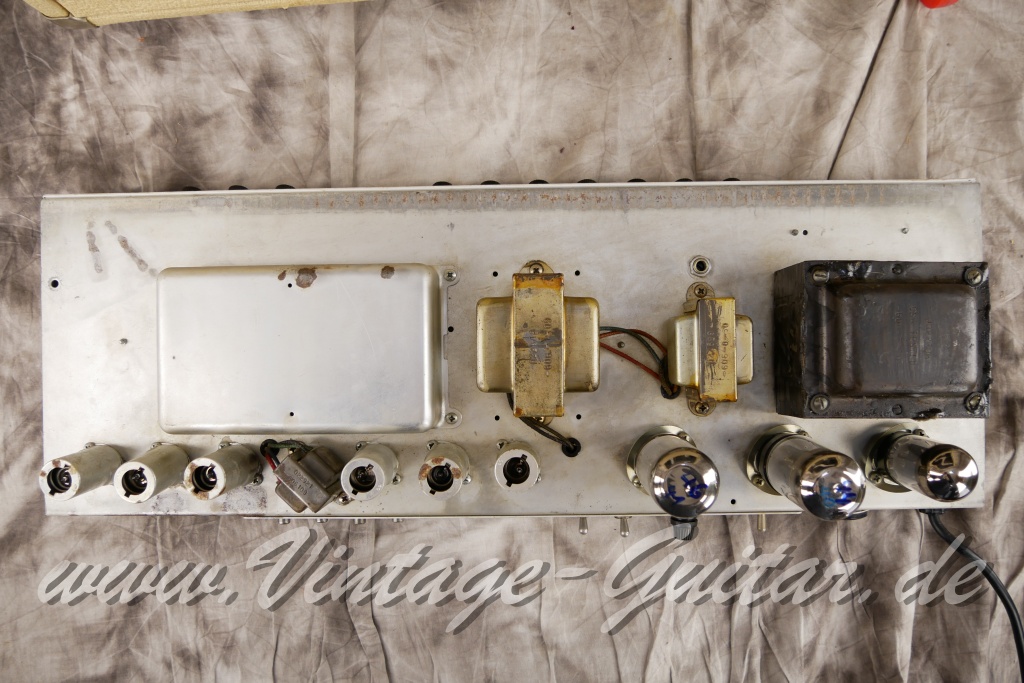 img/vintage/6028/Fender_Bandmaster_Reverb_silverface_110V_1971_rebuilt_2x10_combo_blonde-010.jpg
