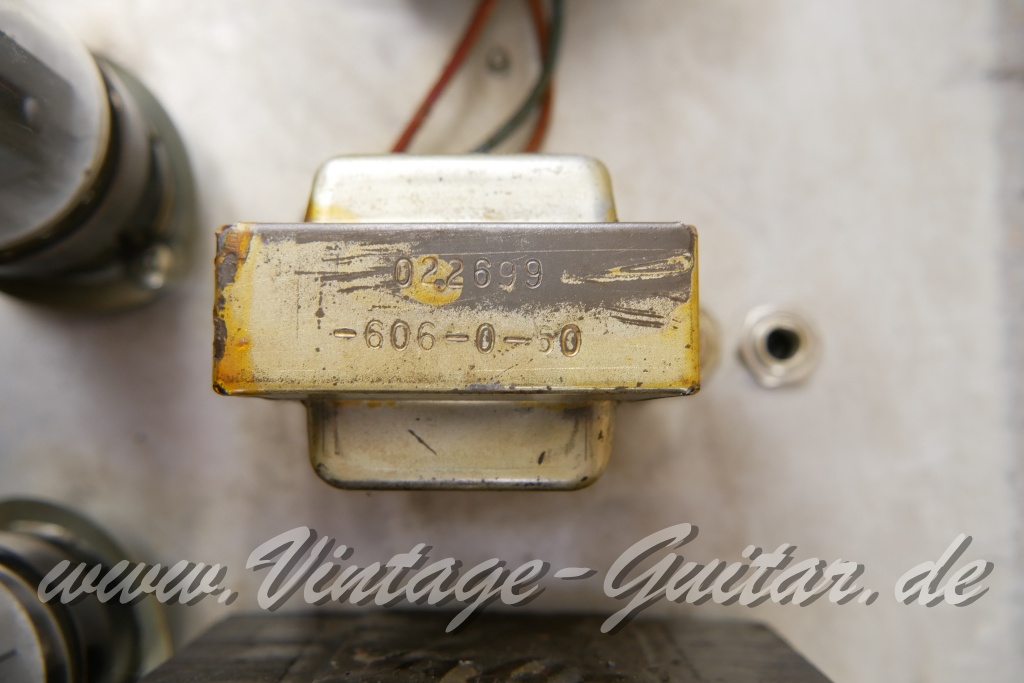 img/vintage/6028/Fender_Bandmaster_Reverb_silverface_110V_1971_rebuilt_2x10_combo_blonde-012.jpg