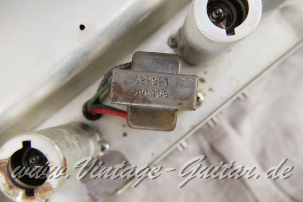 img/vintage/6028/Fender_Bandmaster_Reverb_silverface_110V_1971_rebuilt_2x10_combo_blonde-014.jpg