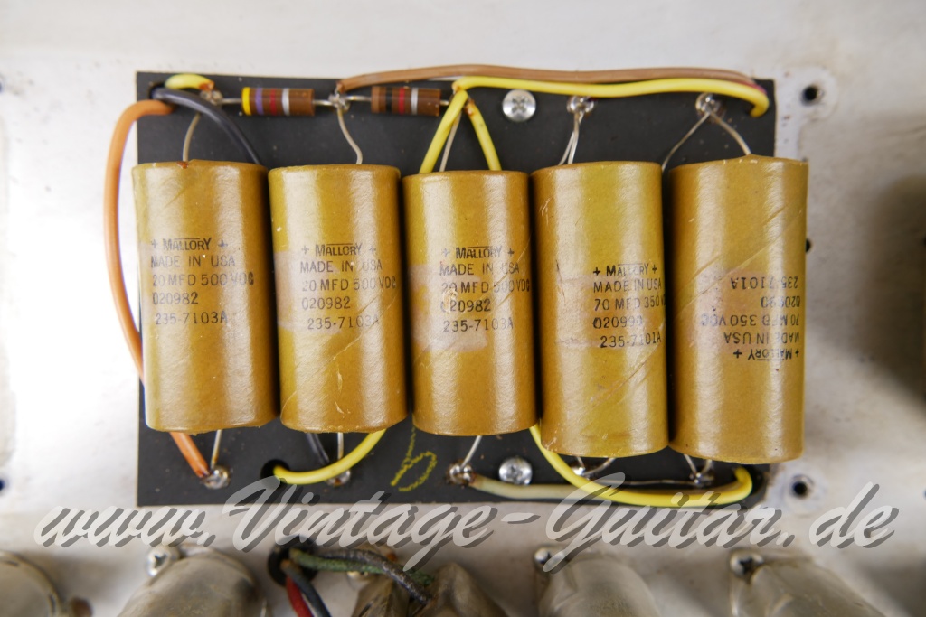 img/vintage/6028/Fender_Bandmaster_Reverb_silverface_110V_1971_rebuilt_2x10_combo_blonde-015.jpg