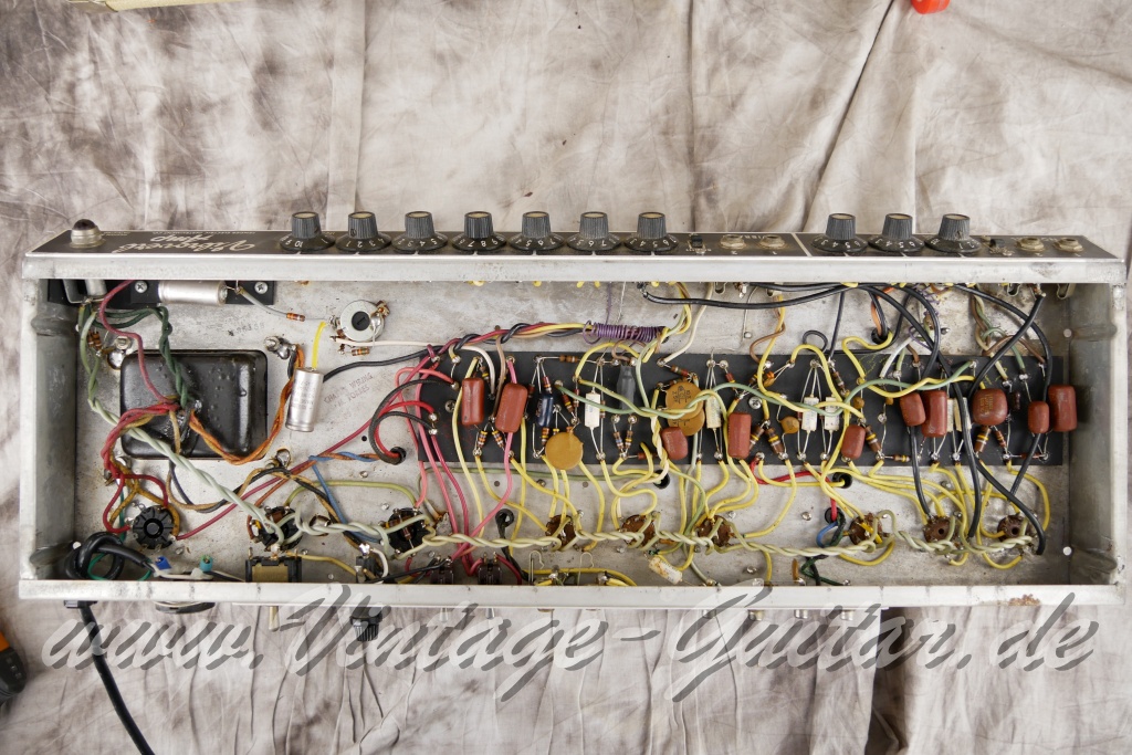 img/vintage/6028/Fender_Bandmaster_Reverb_silverface_110V_1971_rebuilt_2x10_combo_blonde-016.jpg