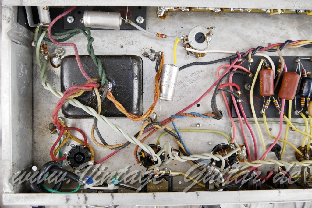 img/vintage/6028/Fender_Bandmaster_Reverb_silverface_110V_1971_rebuilt_2x10_combo_blonde-017.jpg