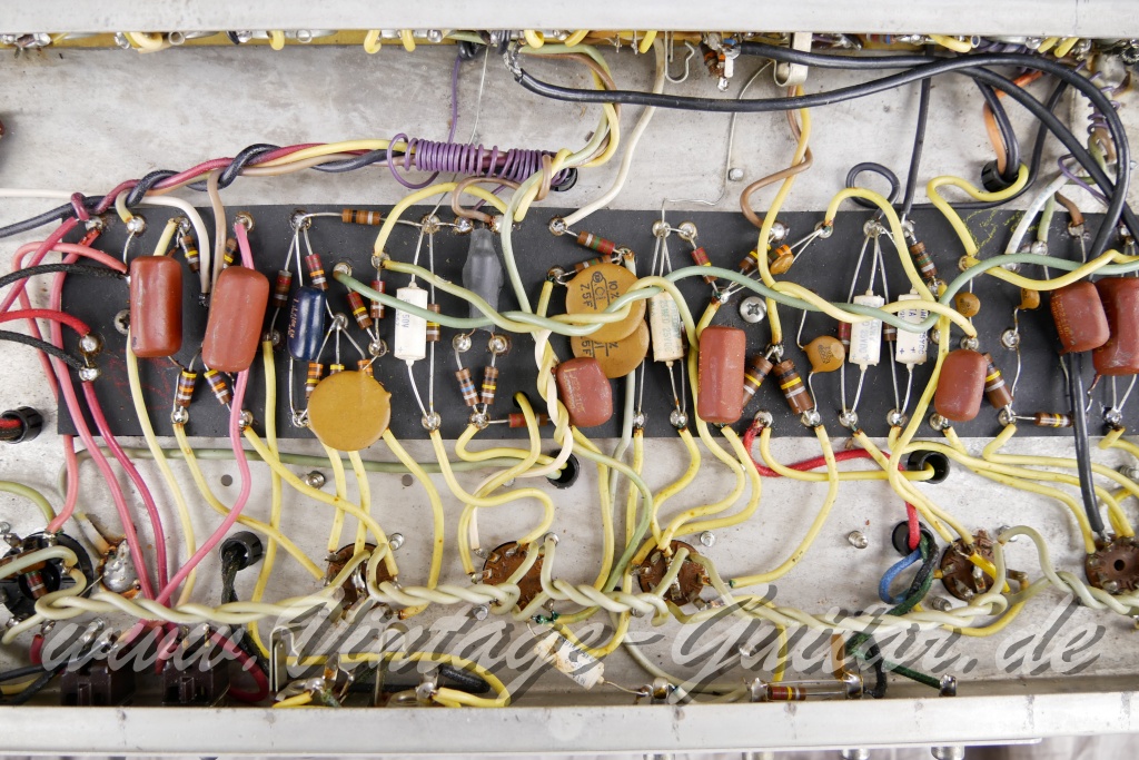 img/vintage/6028/Fender_Bandmaster_Reverb_silverface_110V_1971_rebuilt_2x10_combo_blonde-018.jpg