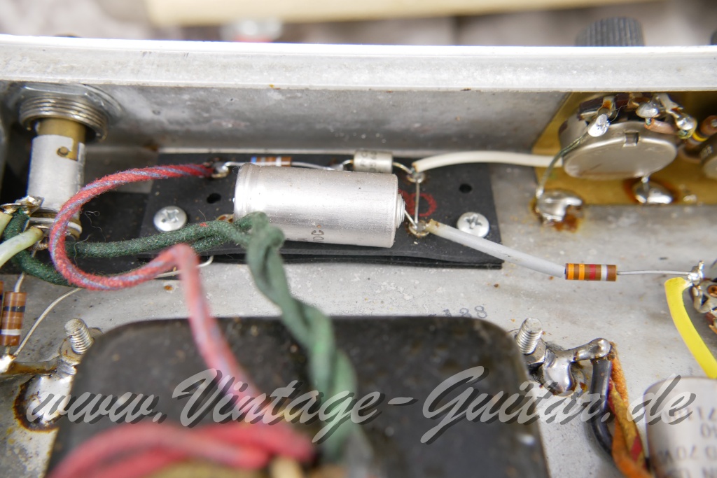 img/vintage/6028/Fender_Bandmaster_Reverb_silverface_110V_1971_rebuilt_2x10_combo_blonde-020.jpg