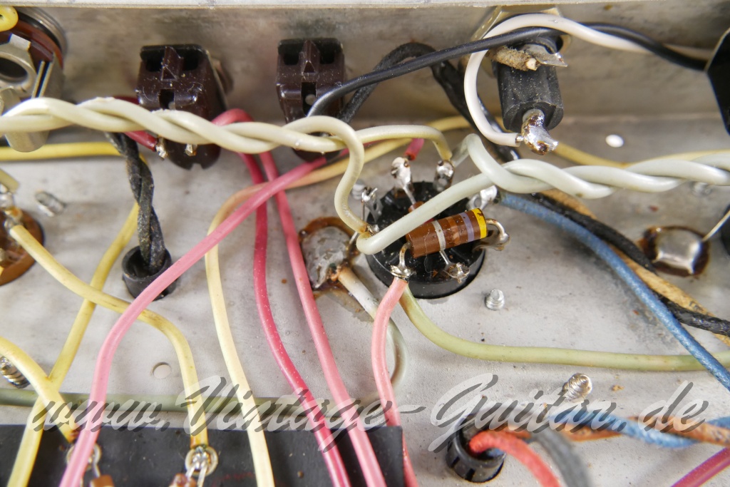 img/vintage/6028/Fender_Bandmaster_Reverb_silverface_110V_1971_rebuilt_2x10_combo_blonde-026.jpg