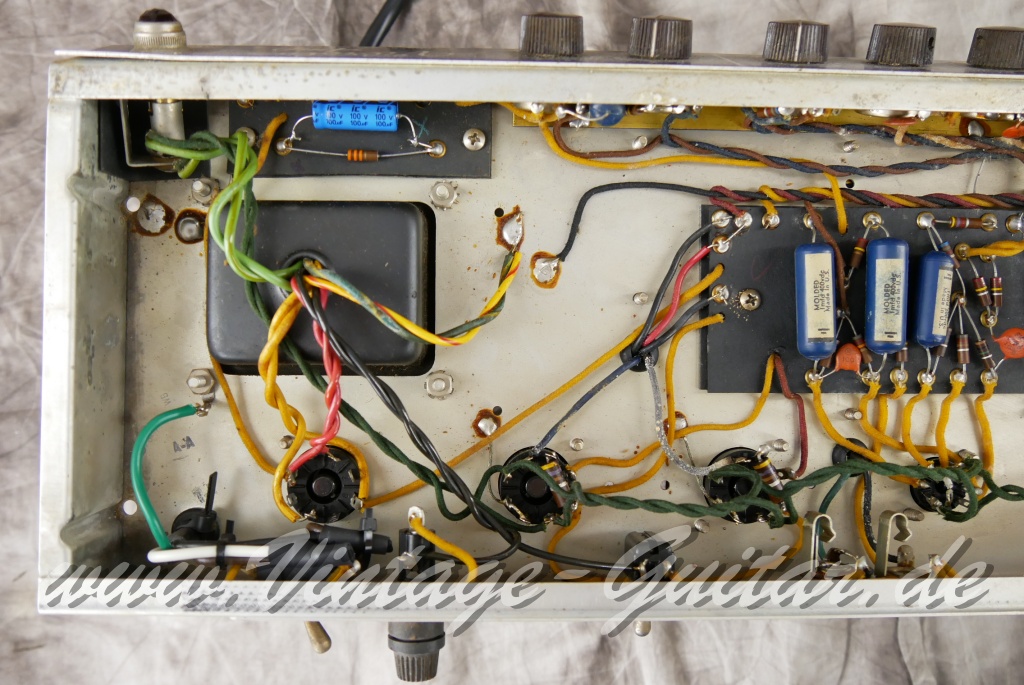 img/vintage/6045/Fender_Vibrolux_Amp_brownface_1x12_USA_1962-021.jpg